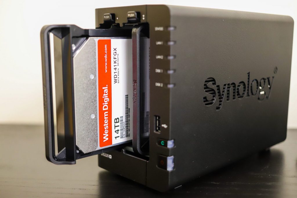 Synology ds220+外付けハードディスク・ドライブ