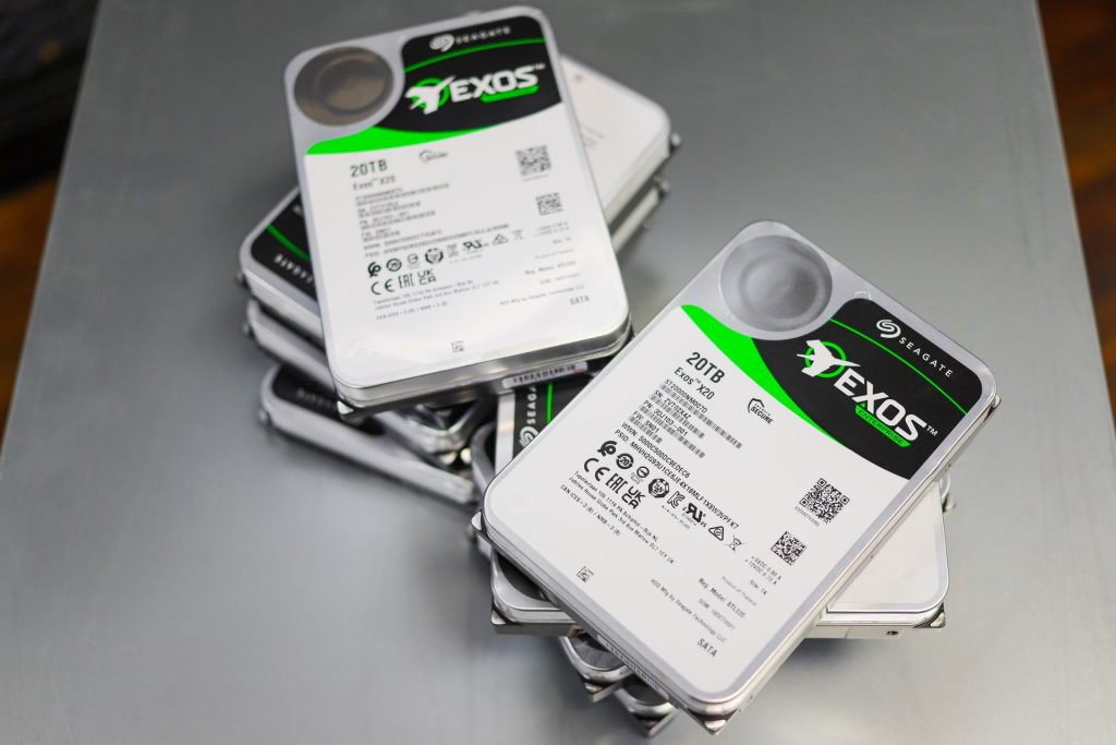 Kort testrapport Seagate Exos X20 20TB Enterprise HDD - StorageReview.com