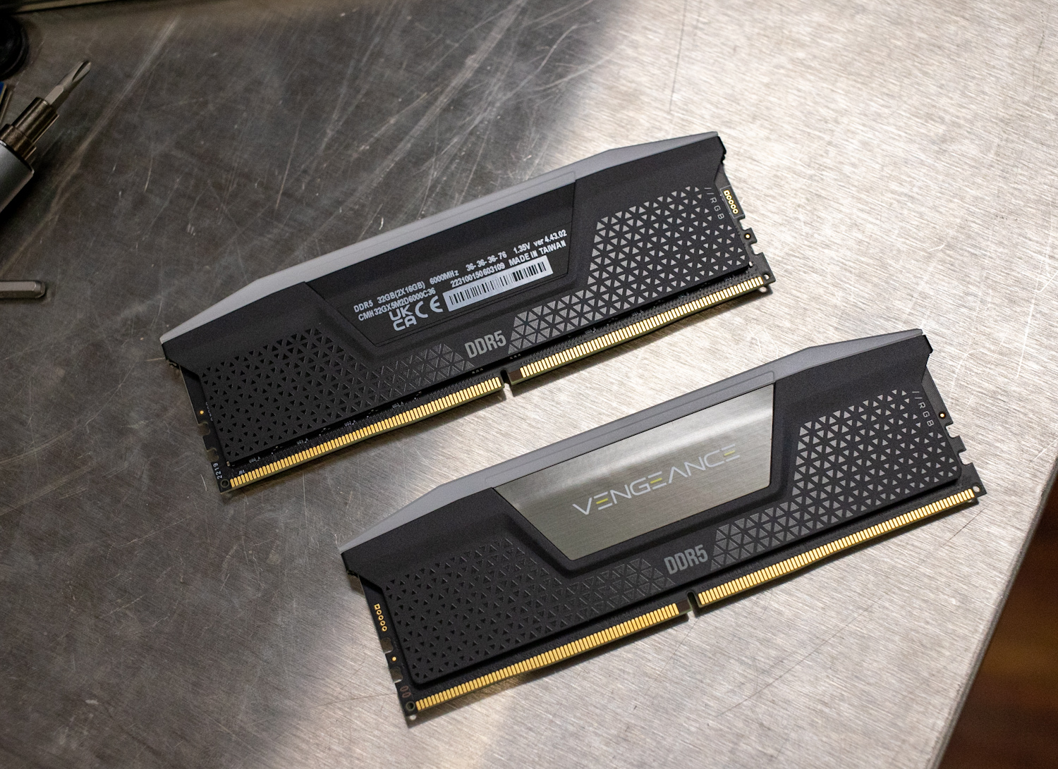 https://www.storagereview.com/wp-content/uploads/2022/08/StorageReview-Corsair-Vengeance-DDR5-6000-3.jpg