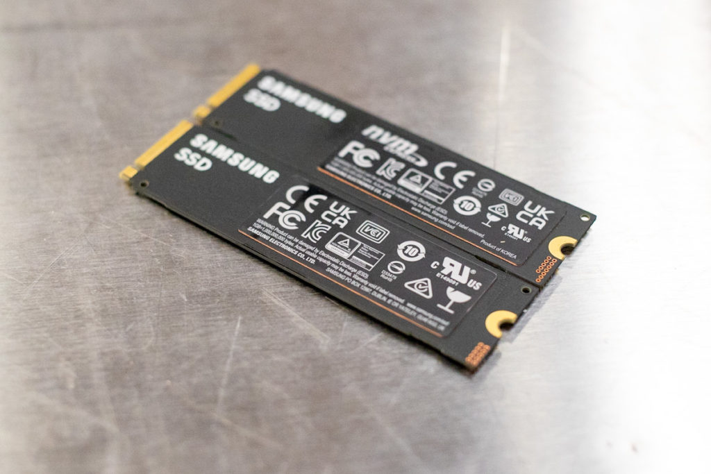Samsung SSD 990 Pro NVMe M.2 Pcle 4.0, SSD Interne, Capacité 4 To, Vitesse  de lecture jusqu'à 7 450 Mo/s, Gestion Intelligente de la Chaleur avec