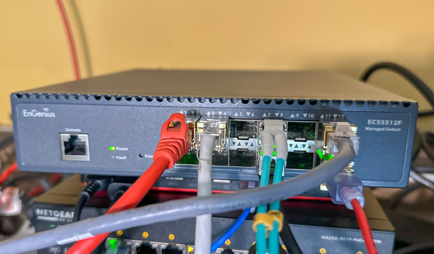 ECS5512: 10Gb Switch with 4 SFP+ Ports