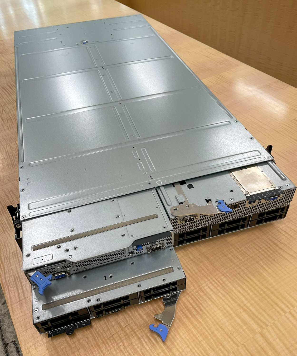 Lenovo ThinkSystem D3 Chassis with multi-node servers pulled out