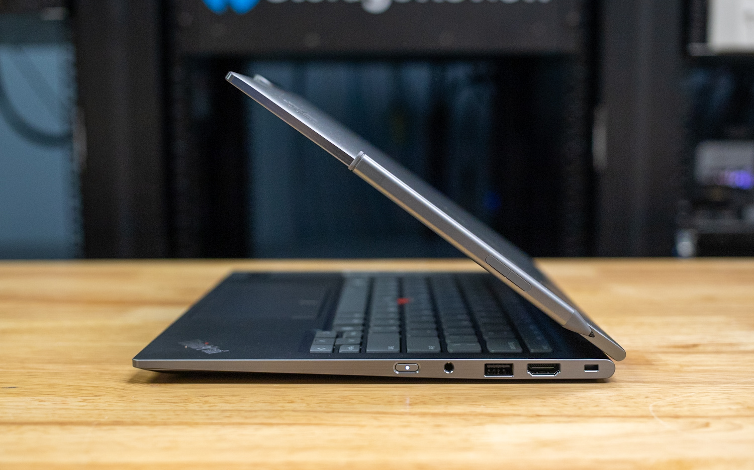 Lenovo ThinkPad X1 2-in-1 Gen 9 Right Ports