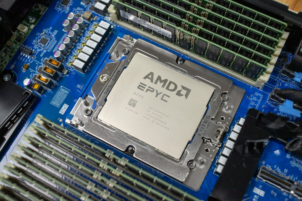 AMD EPYC トリノ 9005 CPU