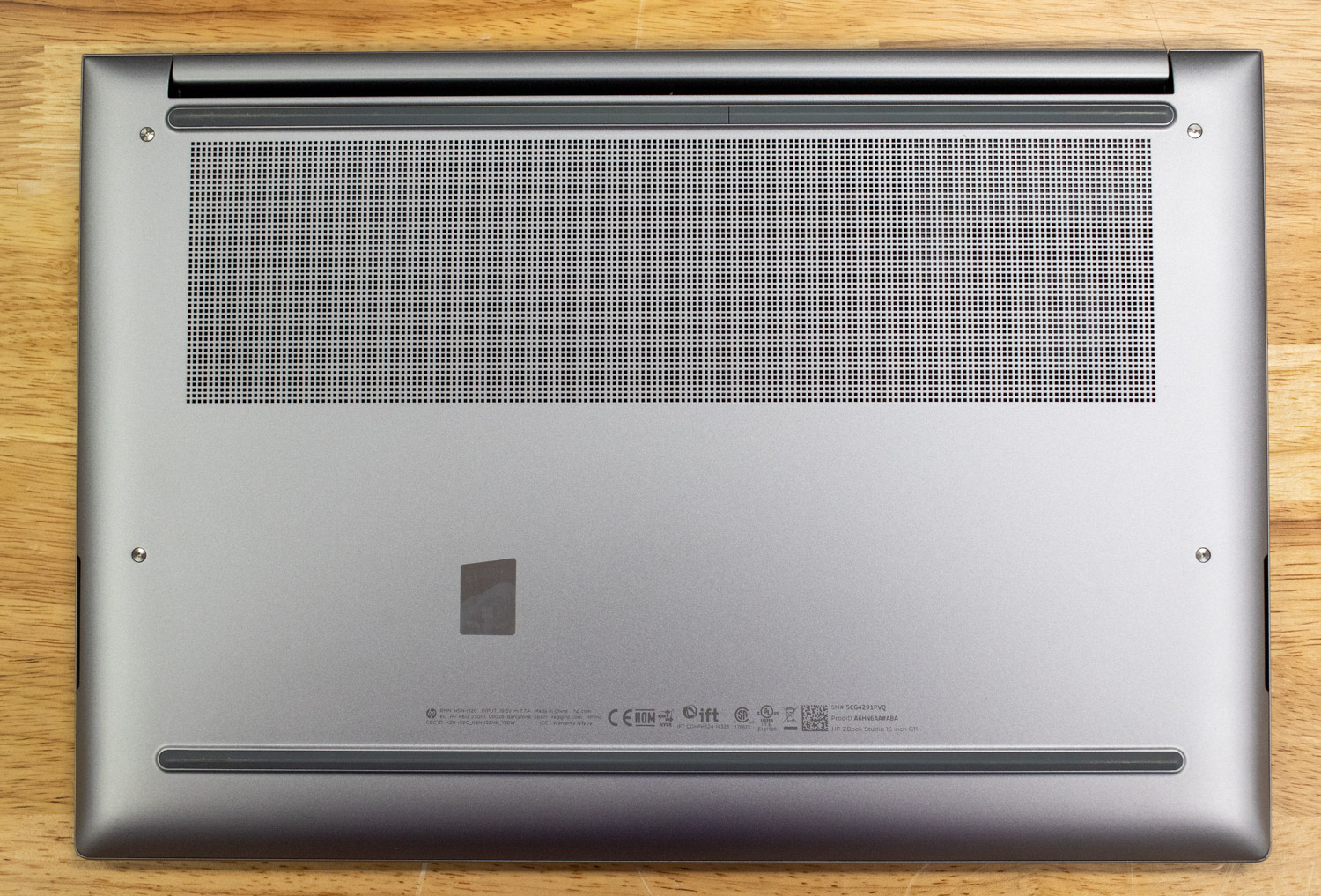 HP ZBook Studio 16 G11 底面